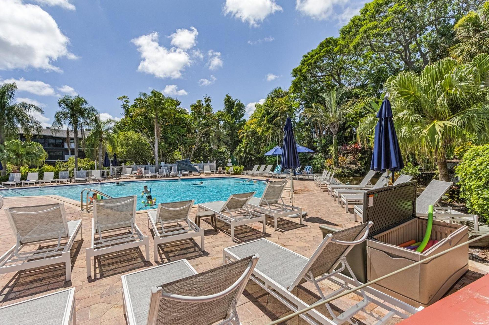 Park Shore Beautiful Deluxe 2 Bed 2bath Apartment *