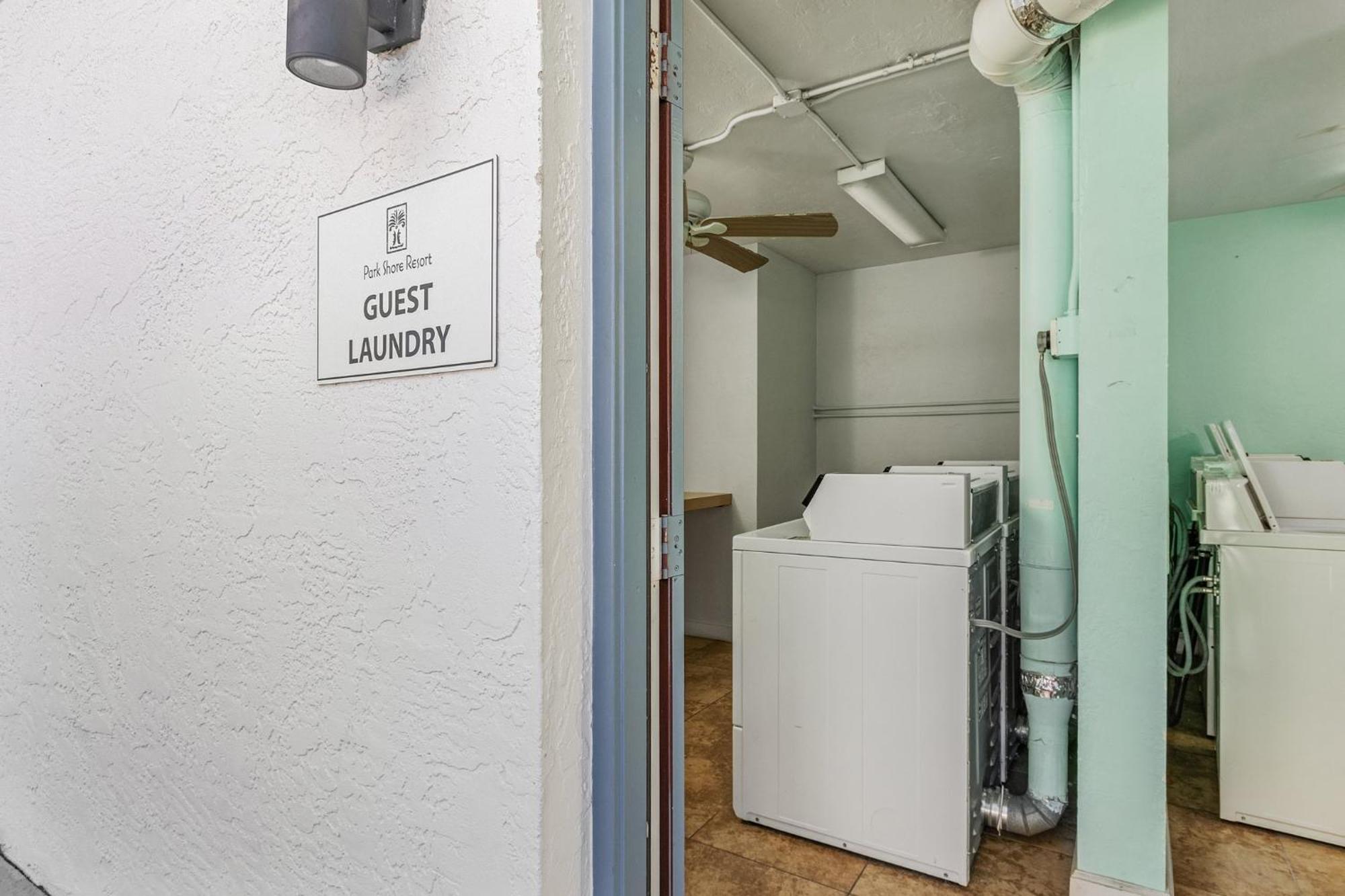 Park Shore Beautiful Deluxe 2 Bed 2bath Apartment