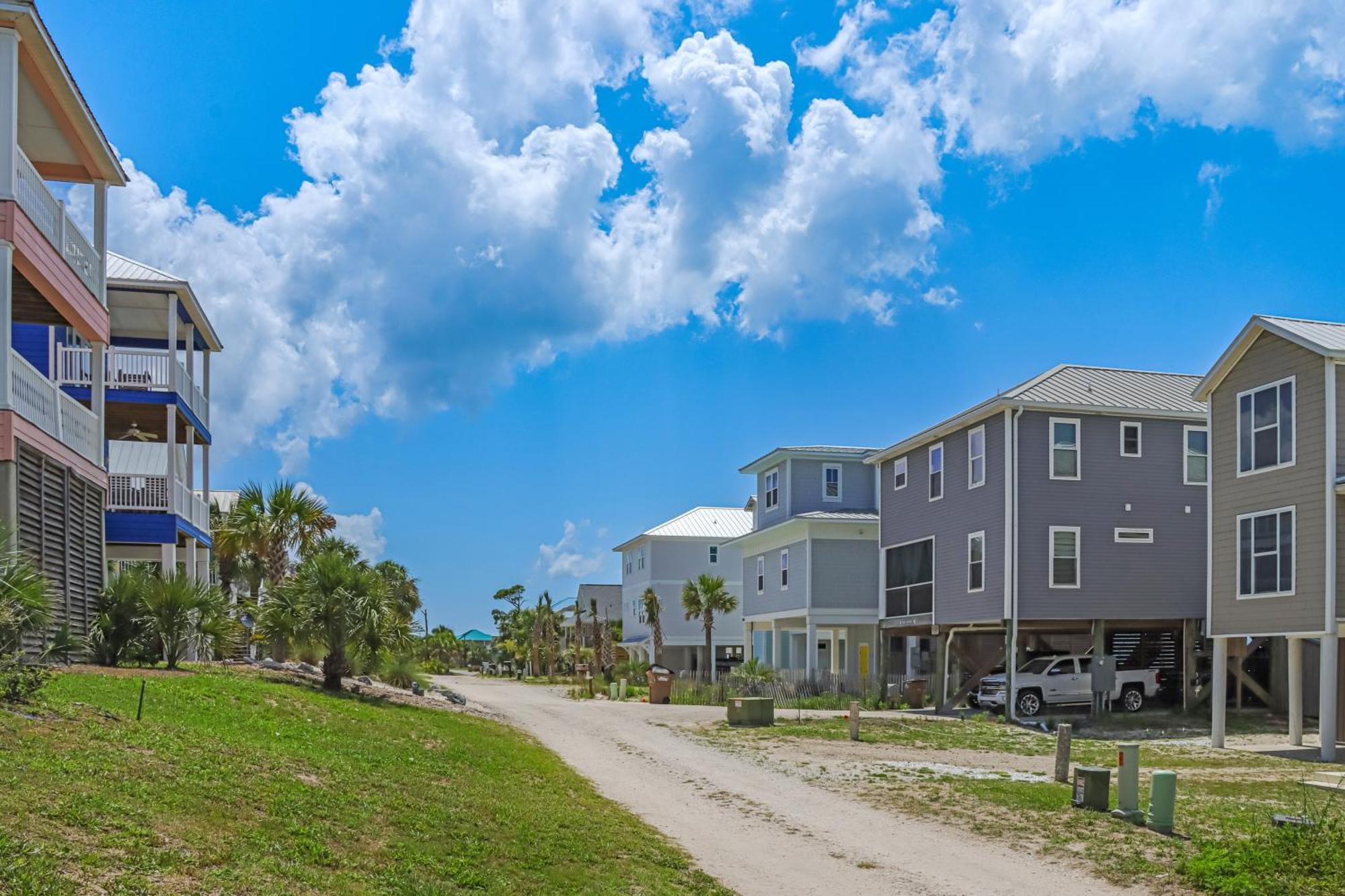 Holiday home Happy Dolphin By Pristine Vacation *