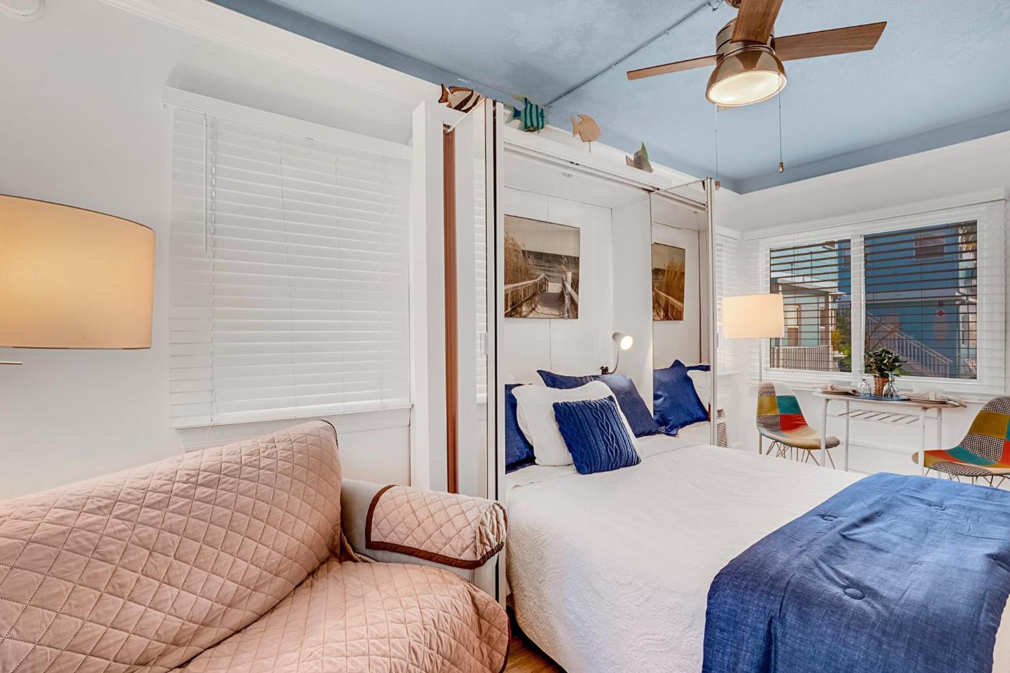 Saltwater Hideaway - Waterfront - Coral #e-2