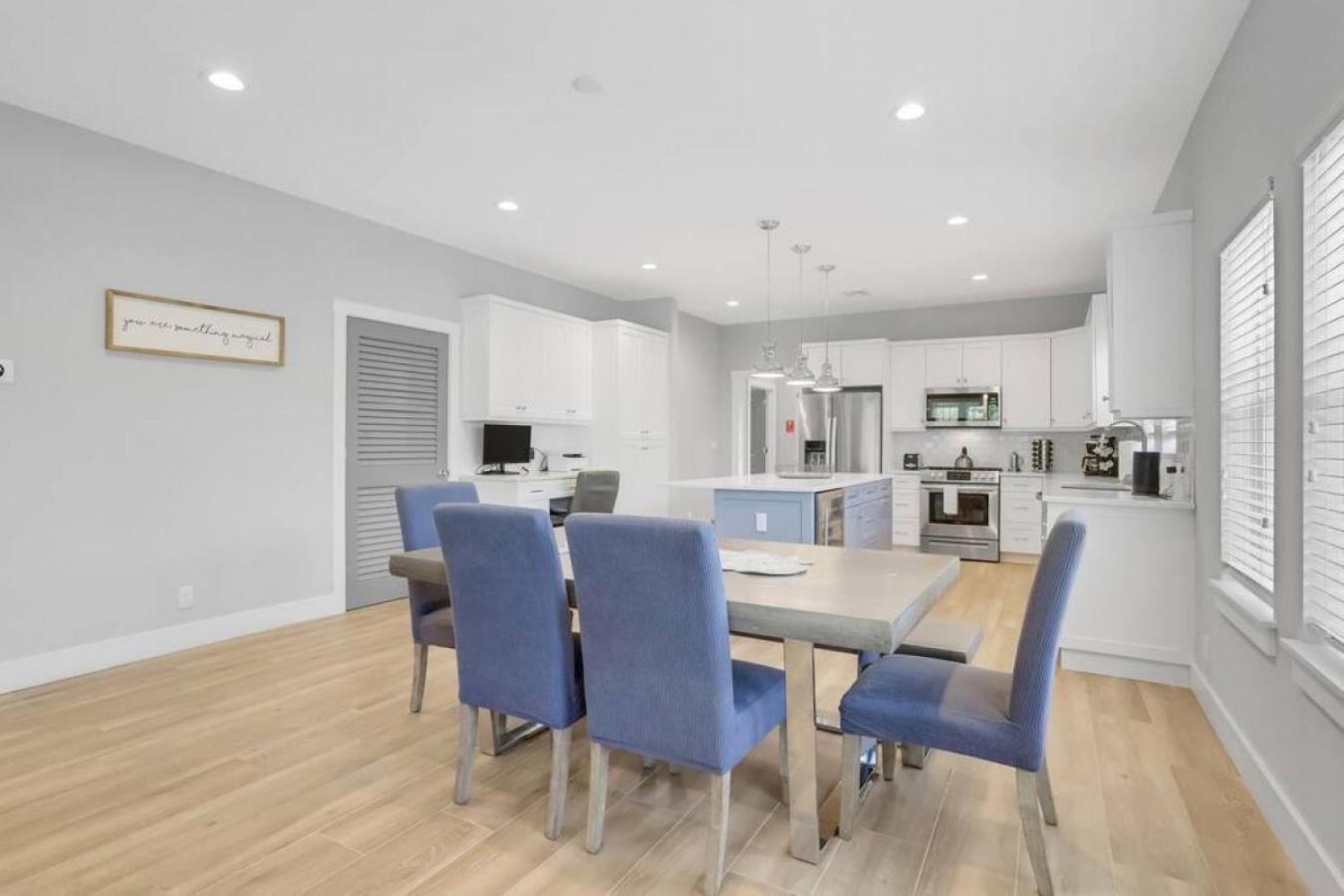Stunning 4br 3ba Pool 5 Min To