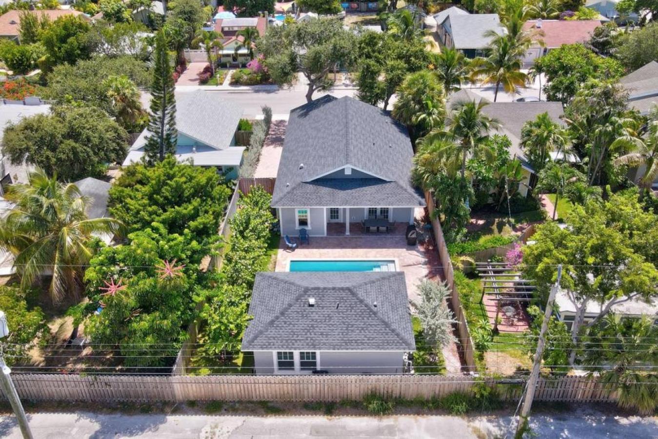 Stunning 4br 3ba Pool 5 Min To *