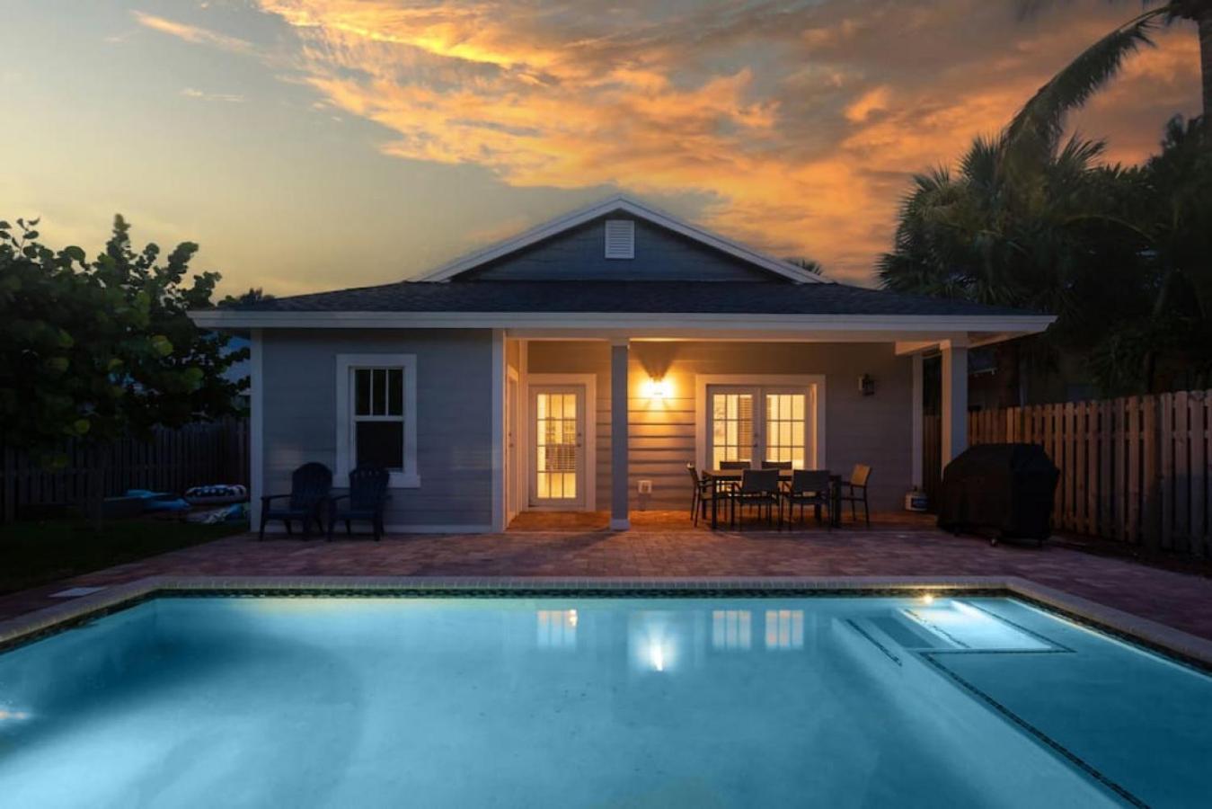 Stunning 4br 3ba Pool 5 Min To Holiday home
