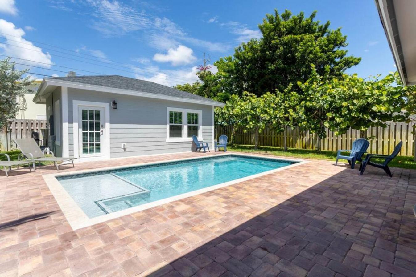 Holiday home Stunning 4br 3ba Pool 5 Min To