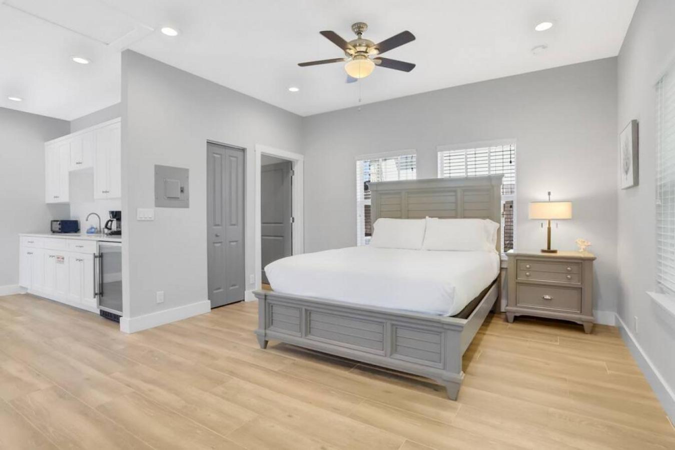Stunning 4br 3ba Pool 5 Min To *