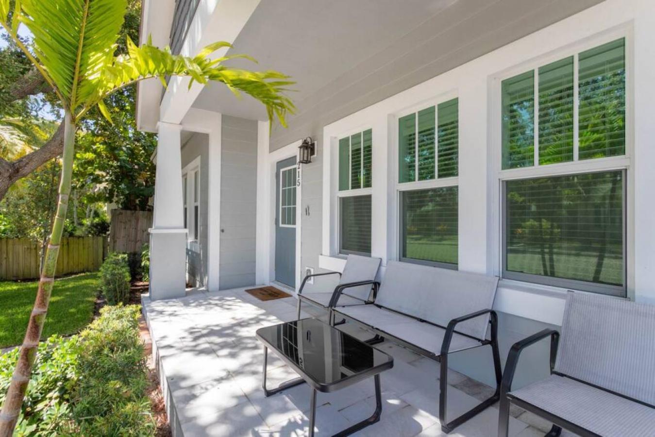 Stunning 4br 3ba Pool 5 Min To Lake Worth Beach