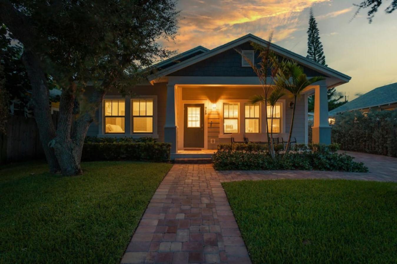 Stunning 4br 3ba Pool 5 Min To Holiday home Lake Worth Beach