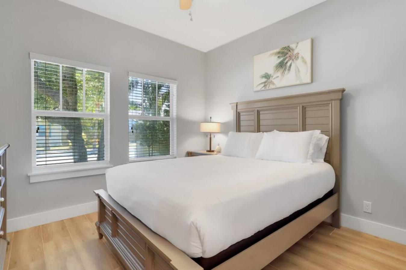 Stunning 4br 3ba Pool 5 Min To Lake Worth Beach