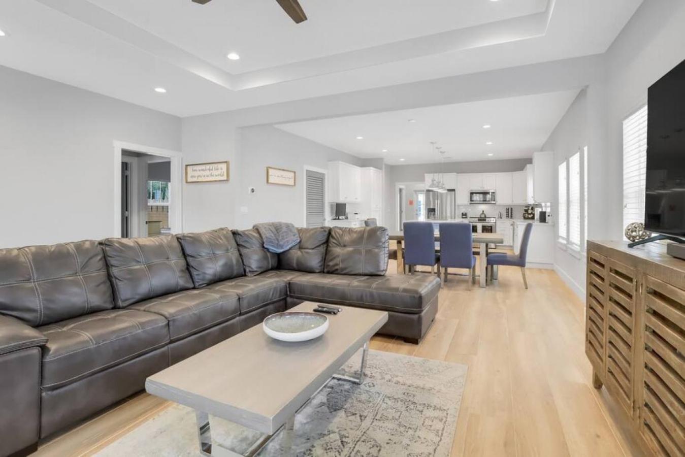 Stunning 4br 3ba Pool 5 Min To