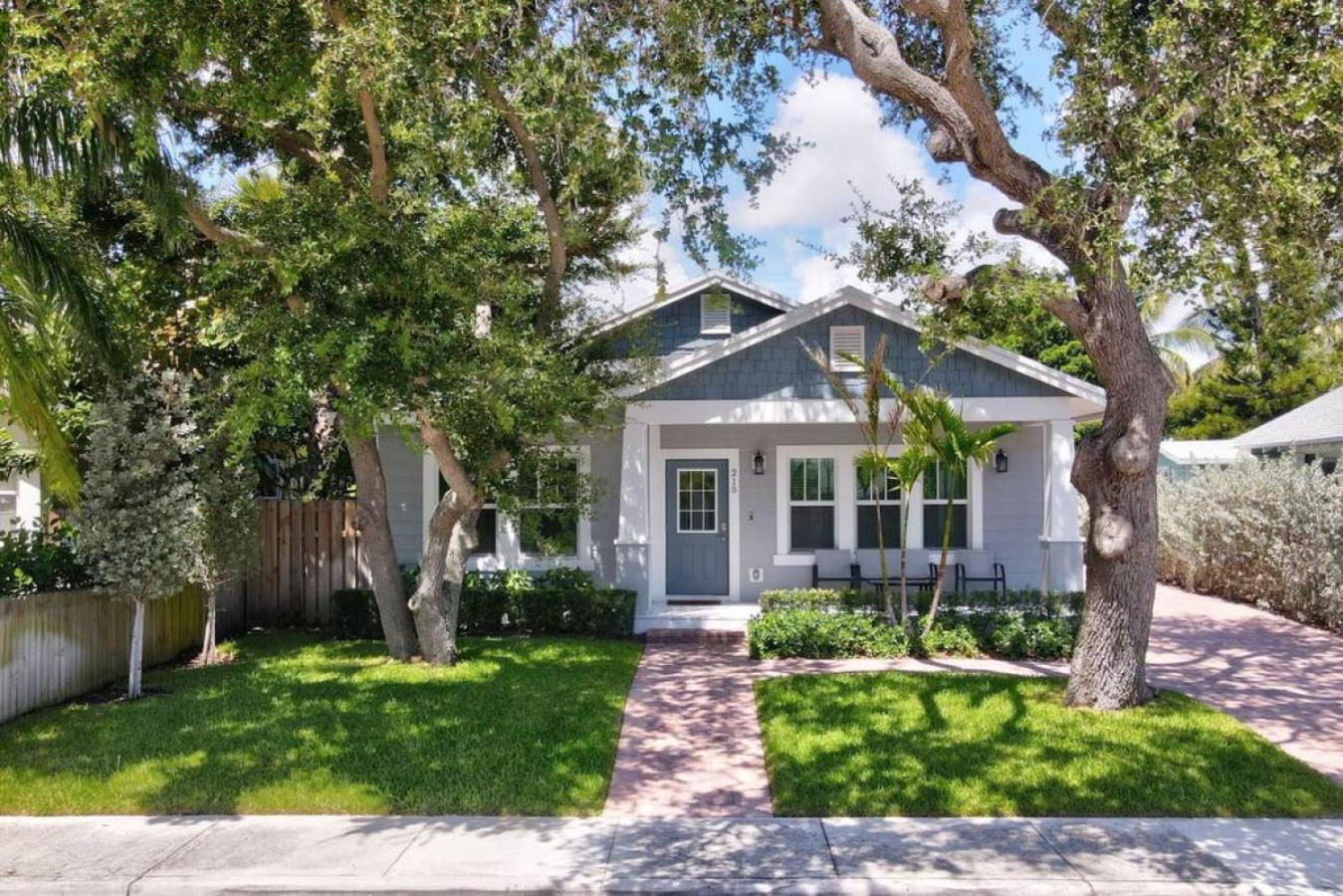 Stunning 4br 3ba Pool 5 Min To Holiday home Lake Worth Beach