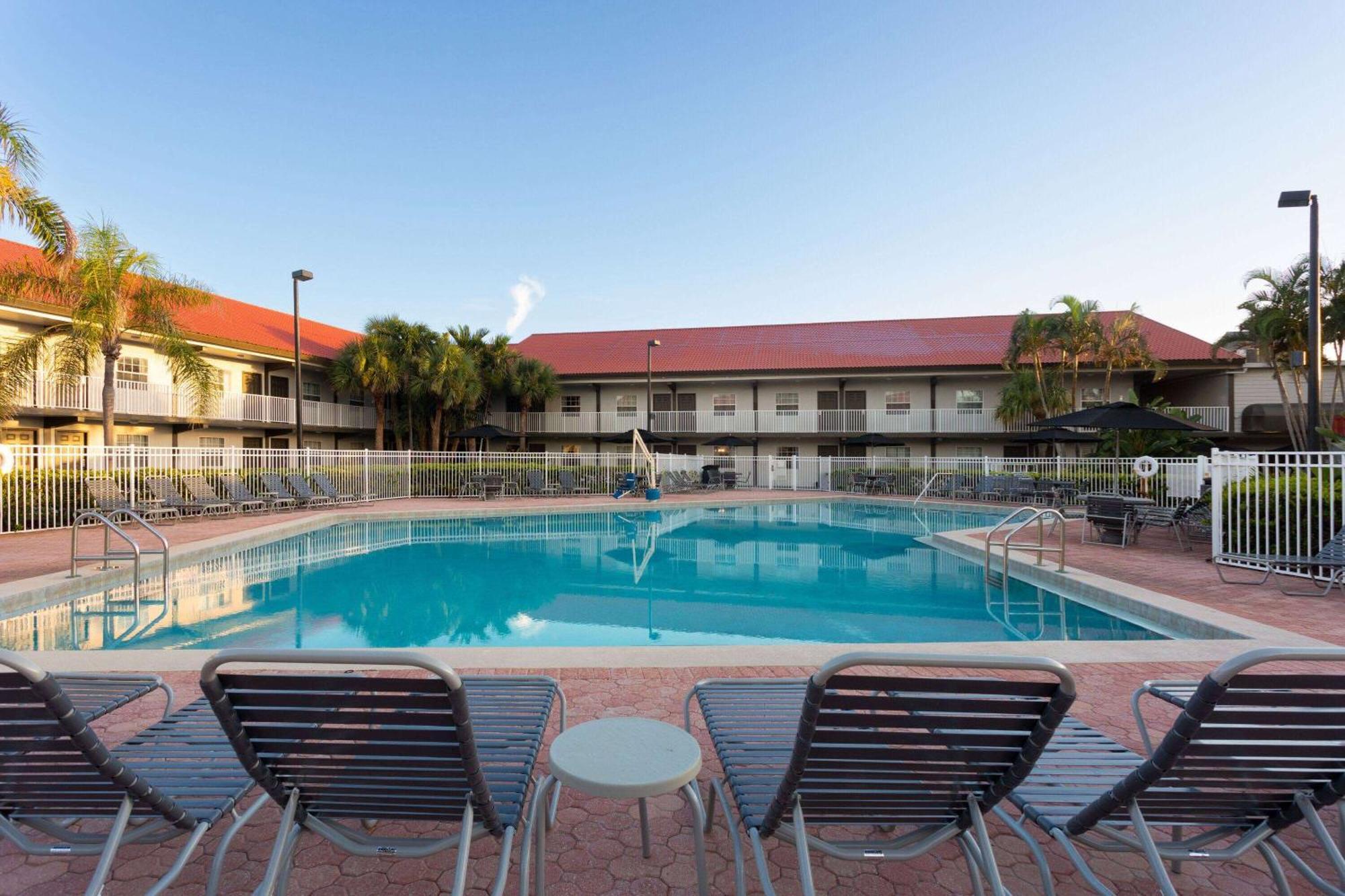 La Quinta By Wyndham Cocoa Beach-port Canaveral Hotel
