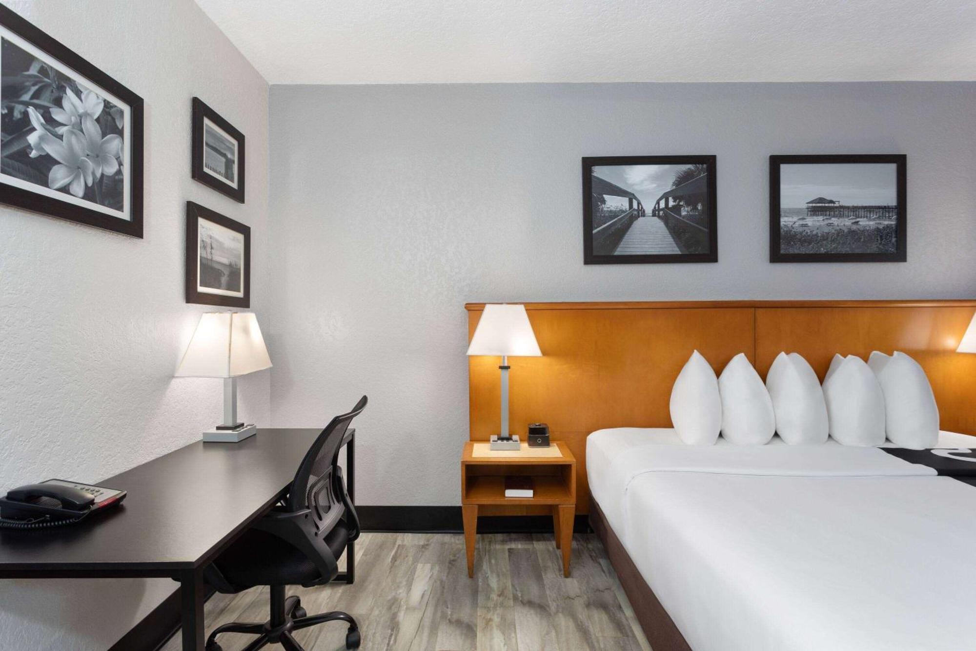 Hotel La Quinta By Wyndham Cocoa Beach-port Canaveral 3*