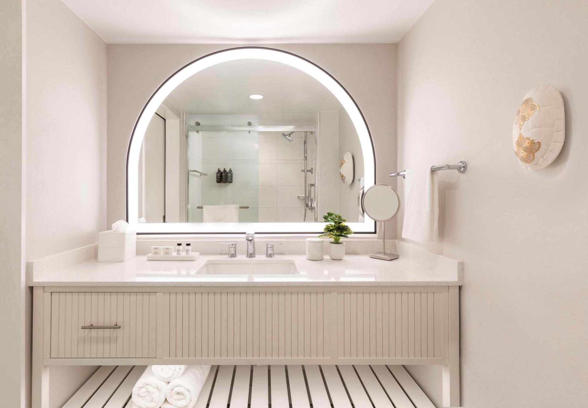 The Singer Oceanfront Resort, Curio Collection By Hilton Resort 4*