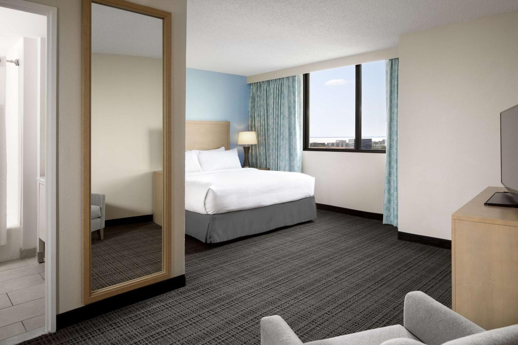 Embassy By Hilton Airport Westshore 3*