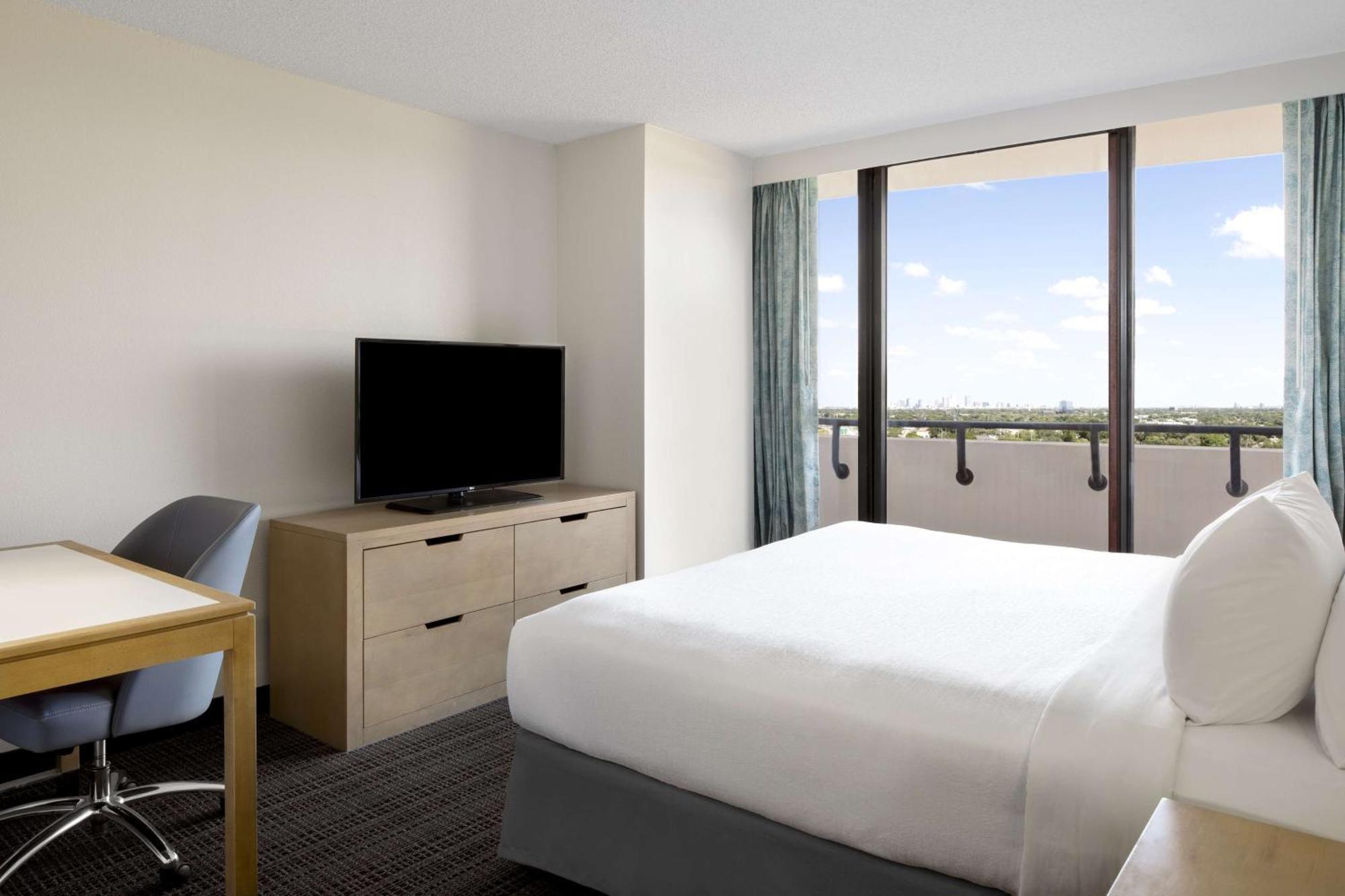 Embassy By Hilton Airport Westshore Hotel