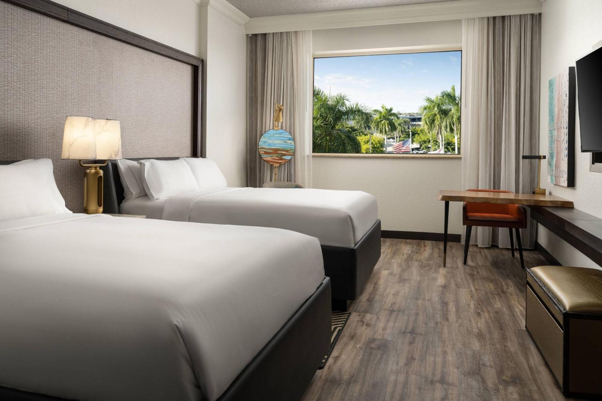Hotel Renaissance Lauderdale West 4*