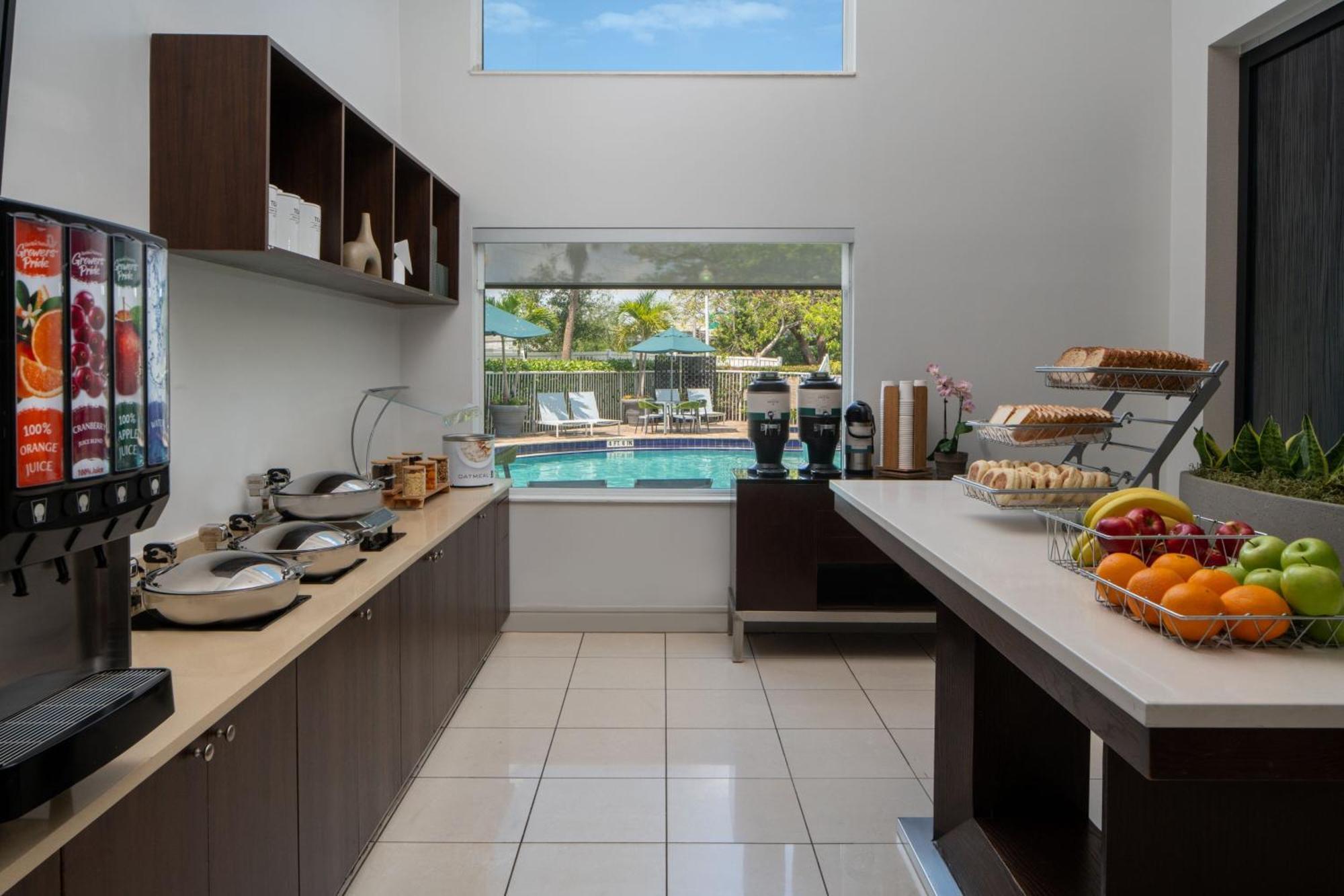 Hotel Springhill Lauderdale Airport 3*