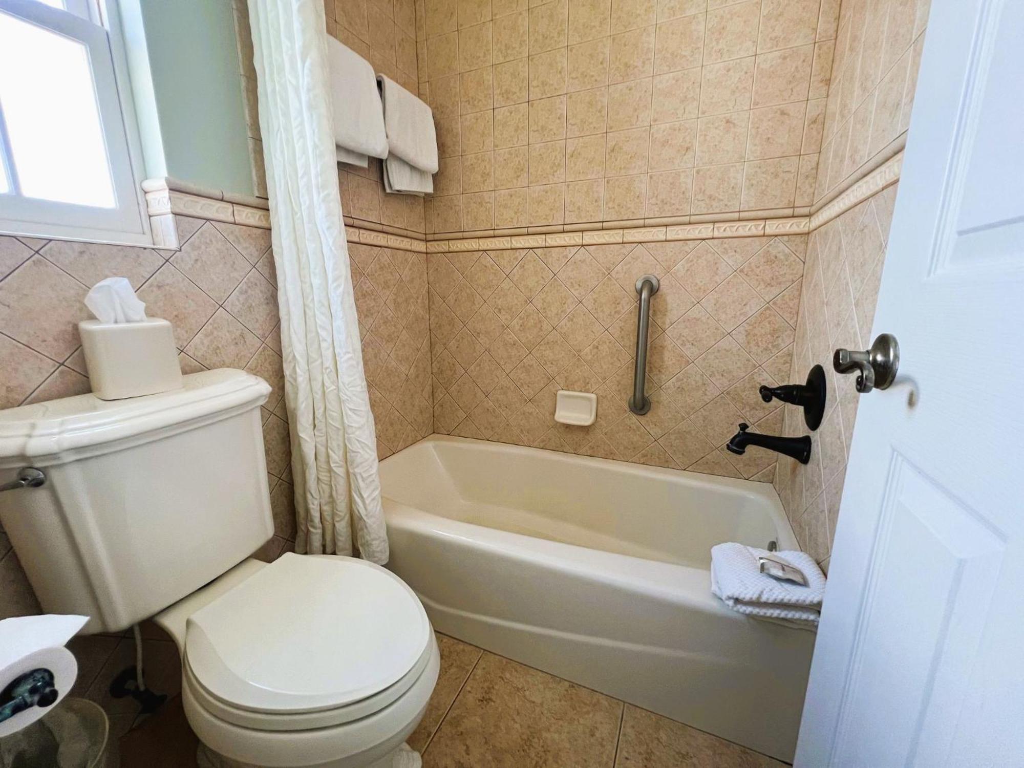 Bayfront Hotel 3*