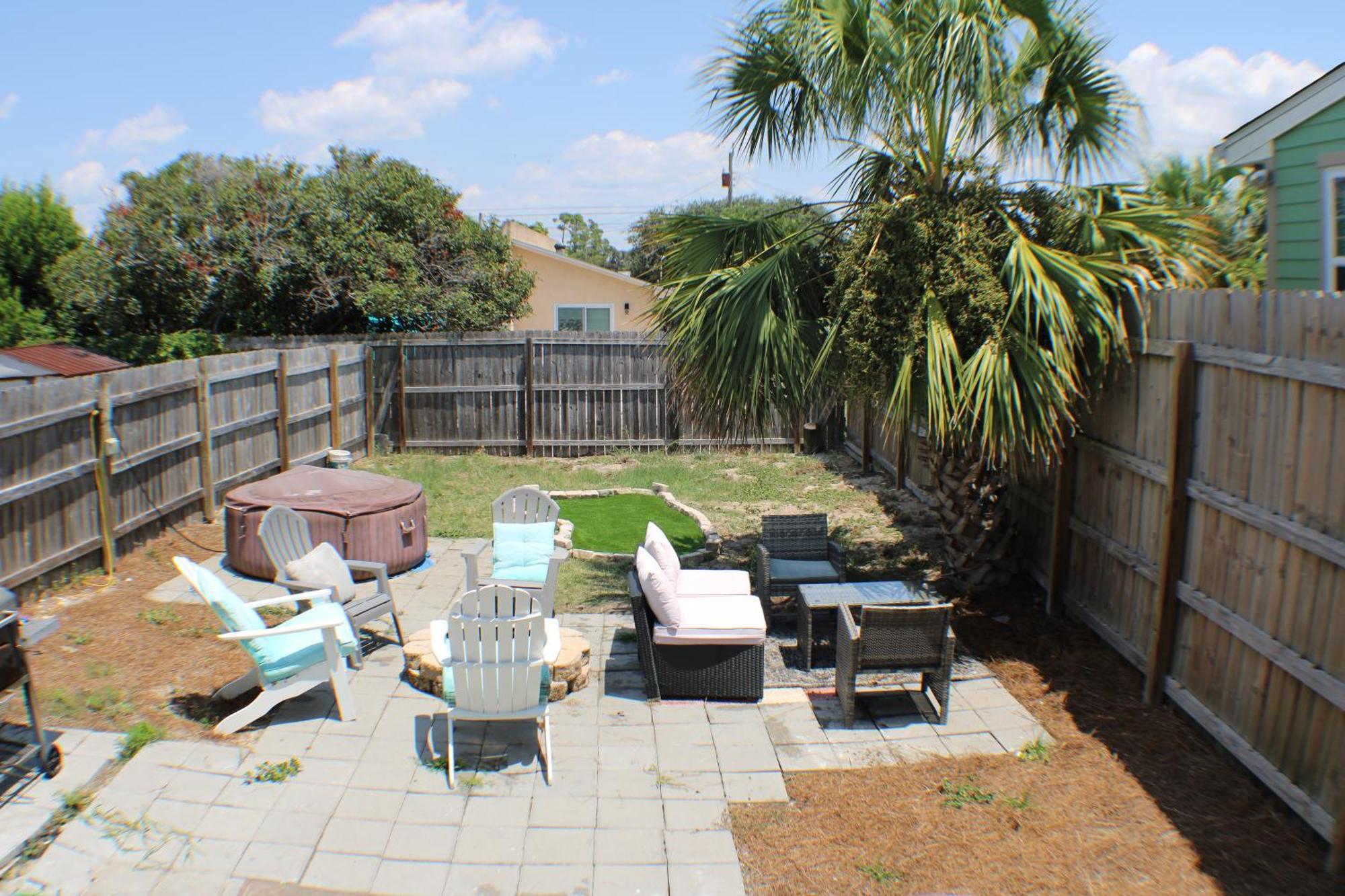 Oceanview Oasis - Relax With Hot Tub, Breakfast, Fire Pit & Putting Green!