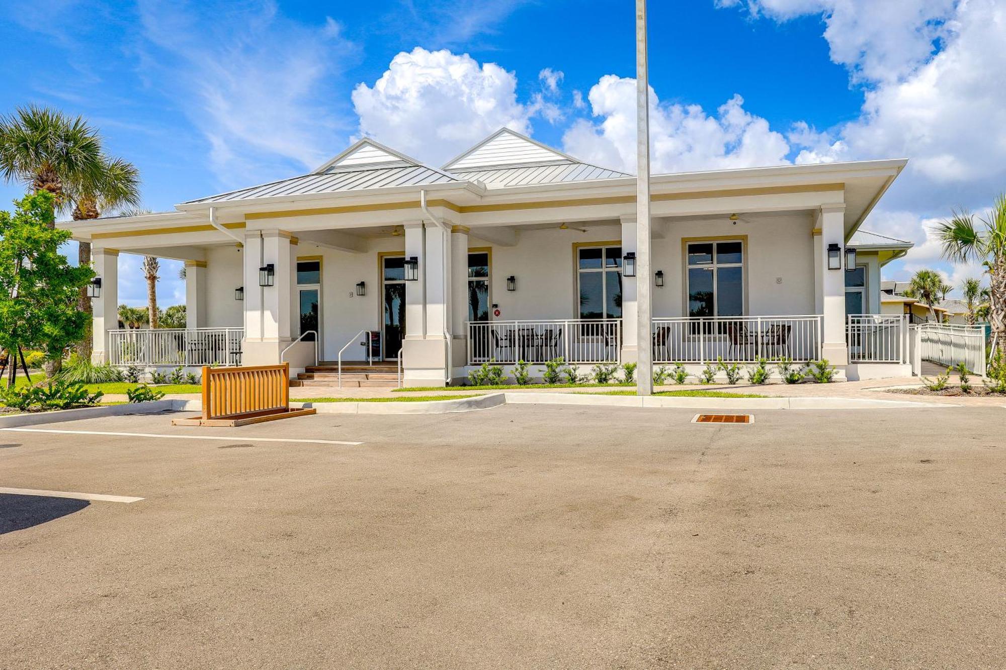 Apartment Resort-style In Pierce With Access!