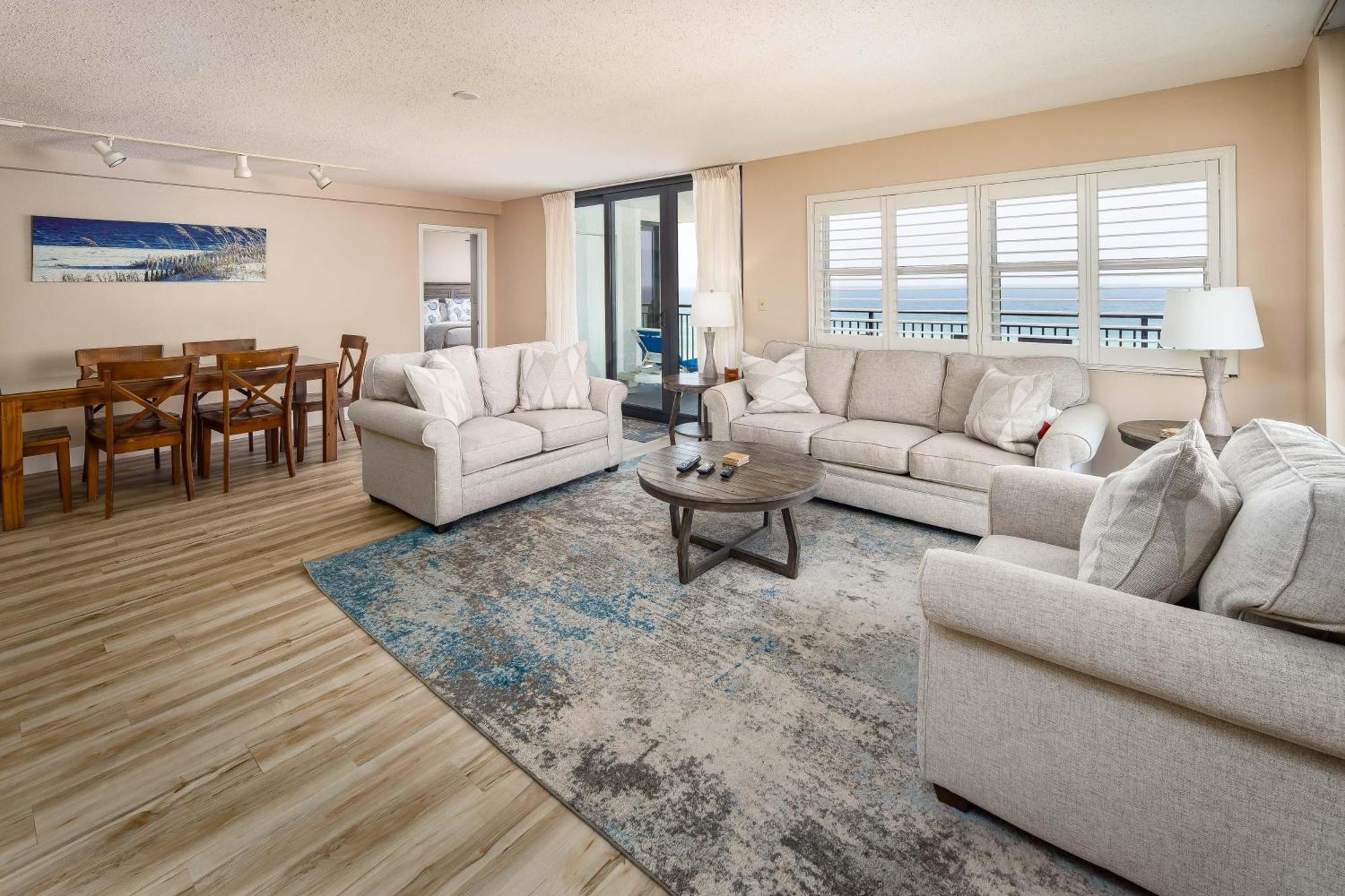 Nautilus 1701 Gulf Front 2 Bedroom Large Penthouse Huge Wrap Around Balcony Holiday home Fort Walton Beach