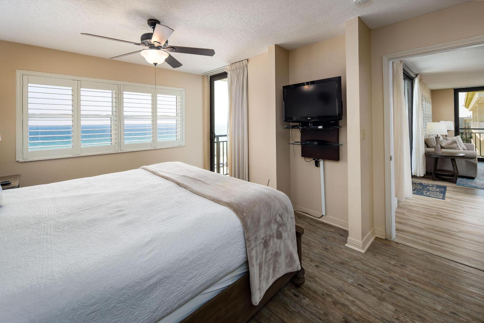 Nautilus 1701 Gulf Front 2 Bedroom Large Penthouse Huge Wrap Around Balcony *
