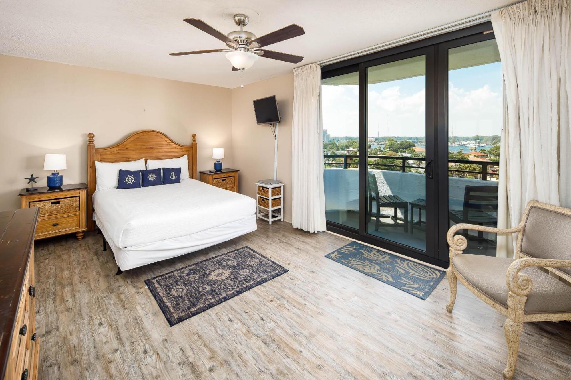 Nautilus 1701 Gulf Front 2 Bedroom Large Penthouse Huge Wrap Around Balcony Fort Walton Beach