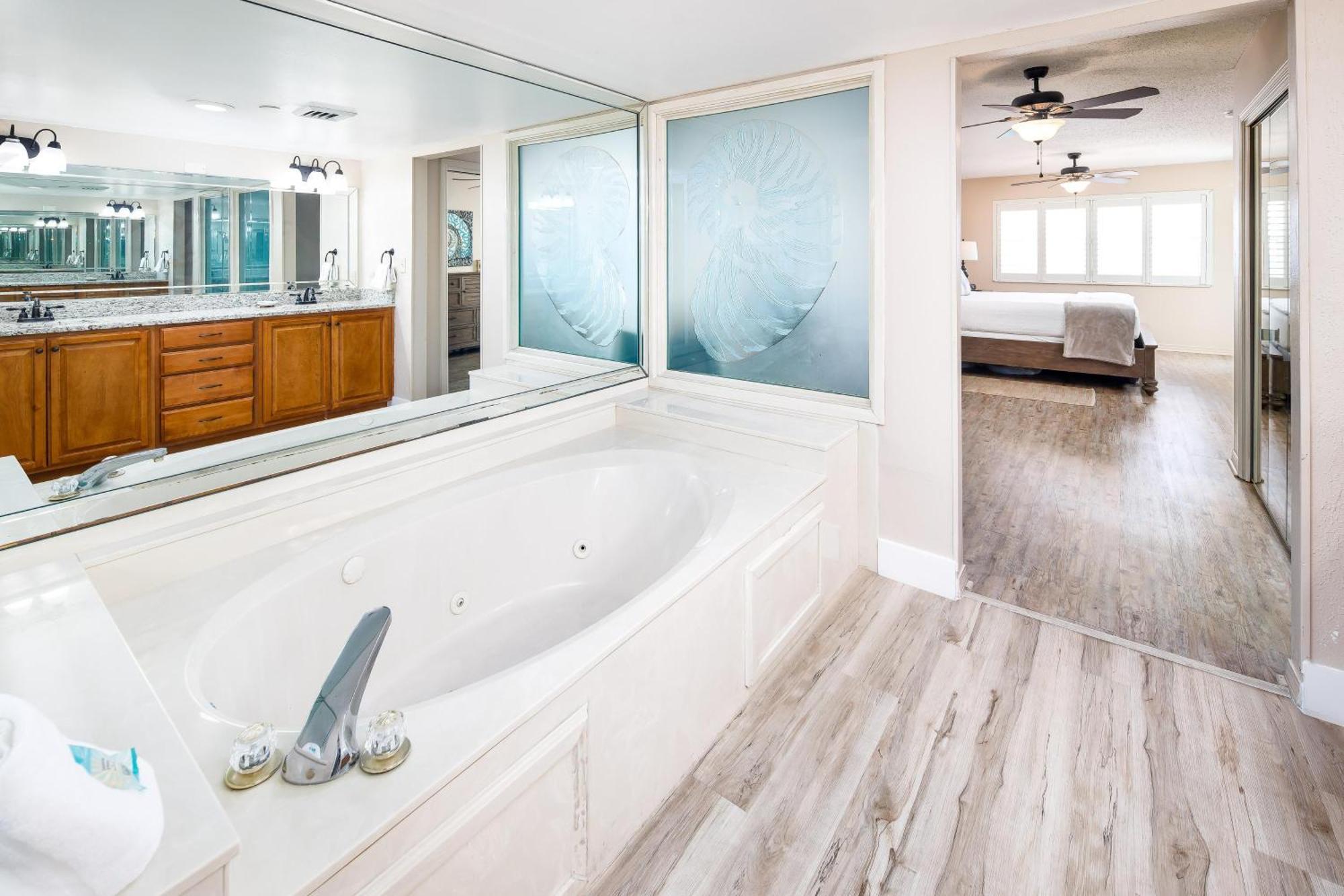 Holiday home Nautilus 1701 Gulf Front 2 Bedroom Large Penthouse Huge Wrap Around Balcony Fort Walton Beach