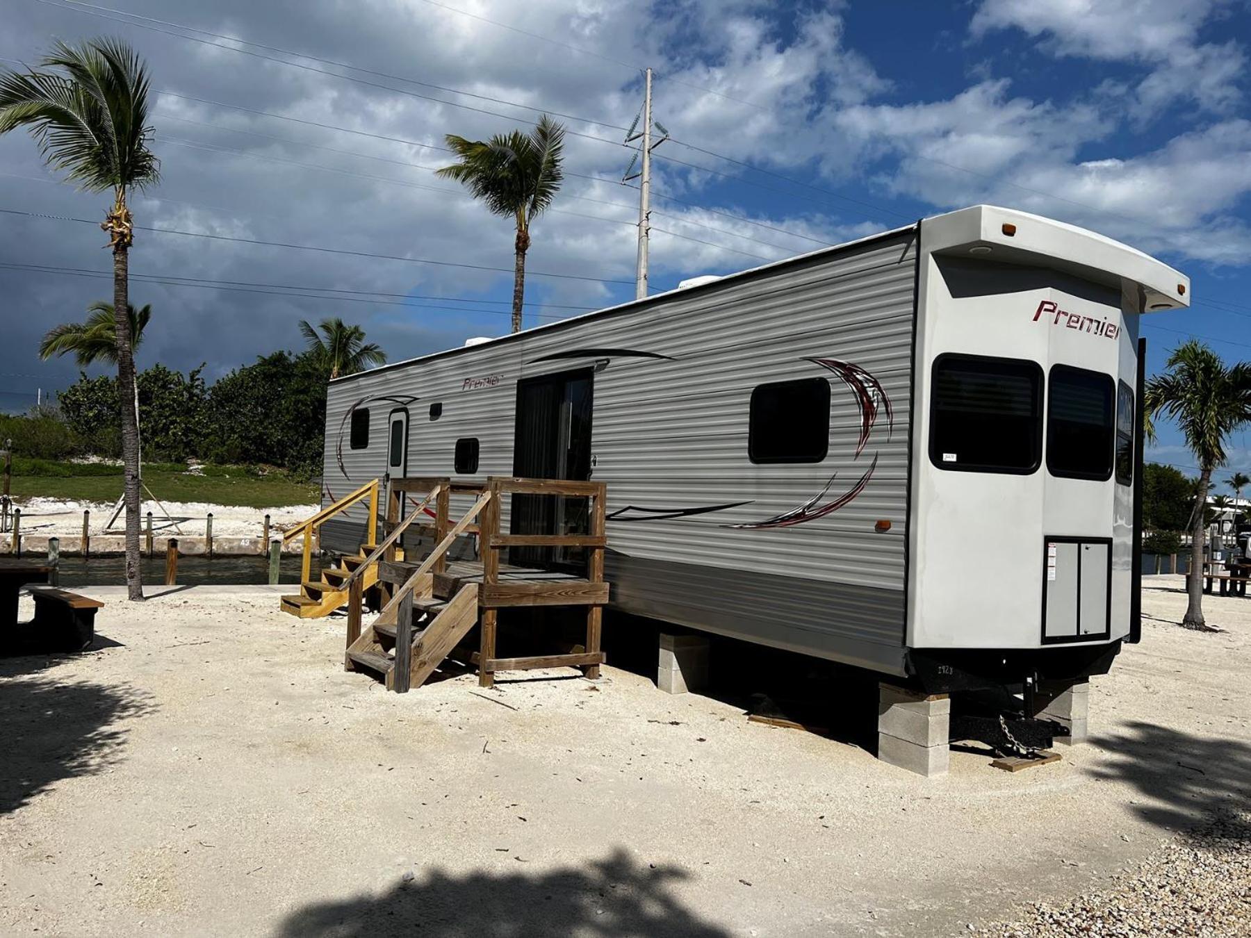 Rv Park Campsite *
