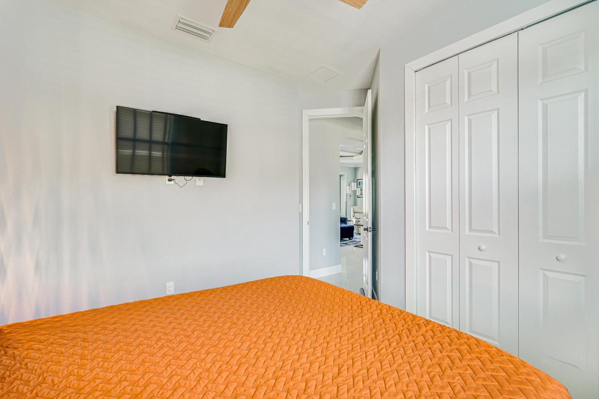 Canal-front Retreat With Pool And Lanai! Cape Coral