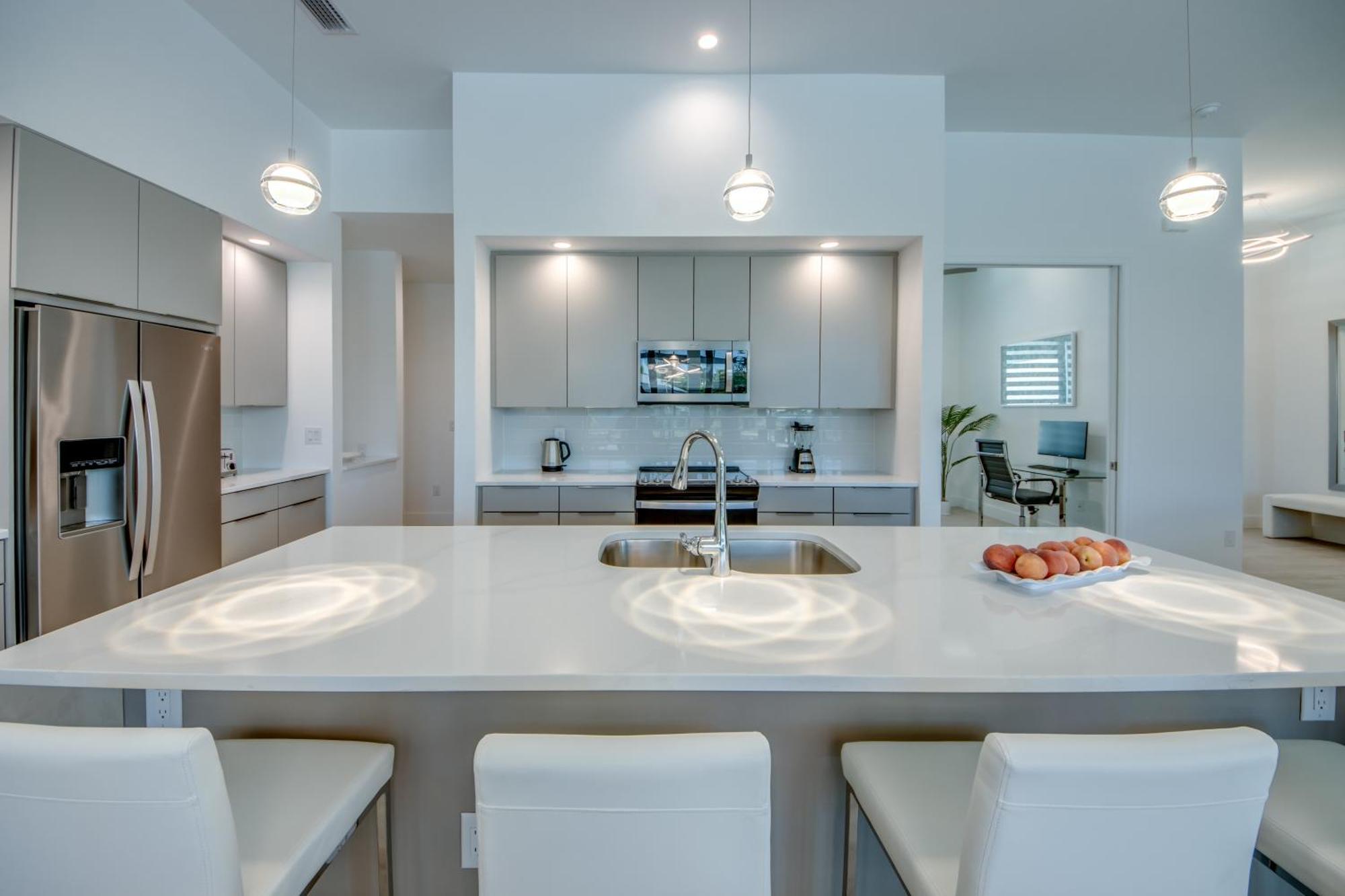 Brandnew Villa-puresun At Canal Intersection, Heated Saltwater Pool And Spa, Facing South Cape Coral