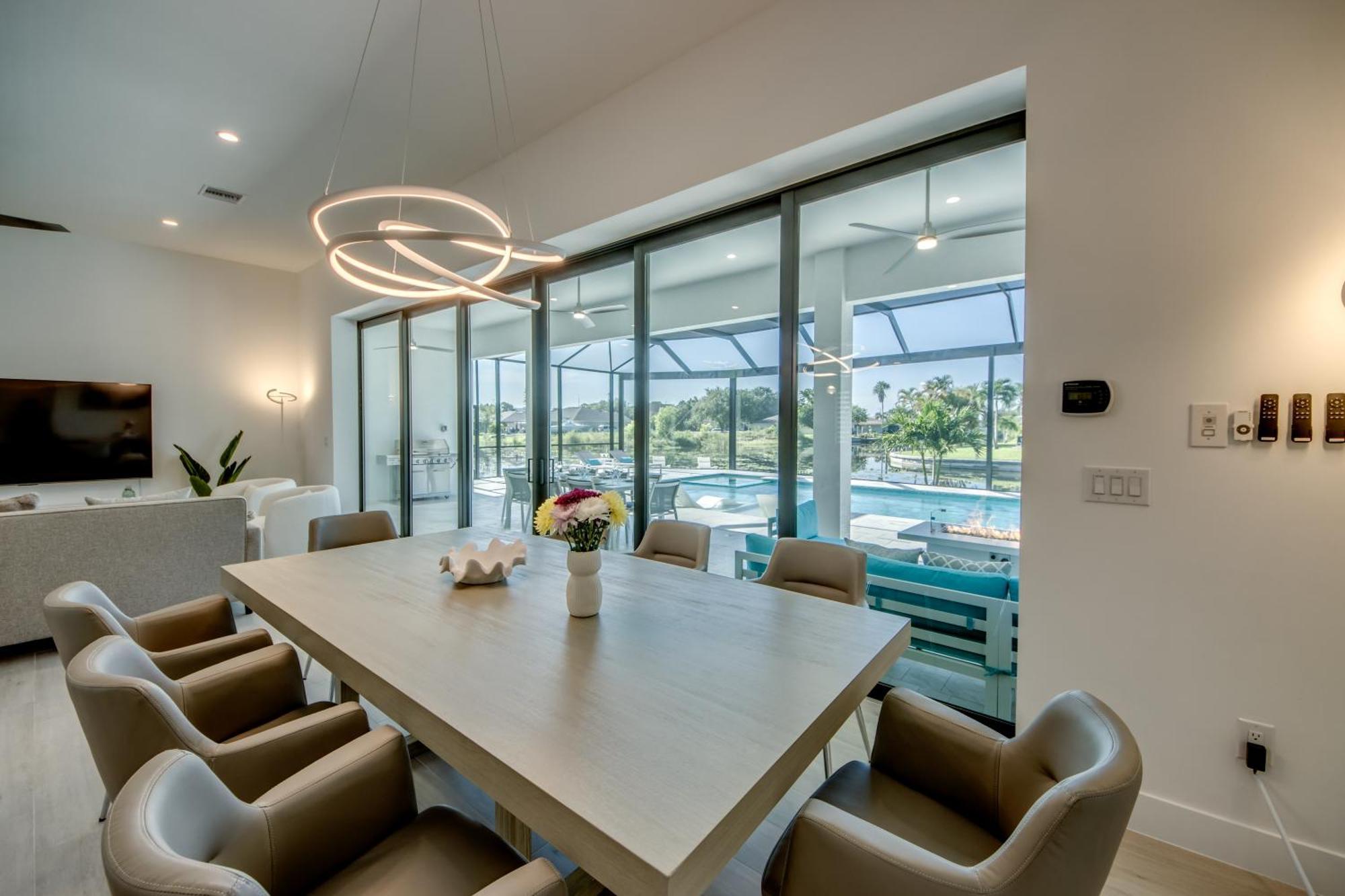 Villa Brandnew Villa-puresun At Canal Intersection, Heated Saltwater Pool And Spa, Facing South Cape Coral