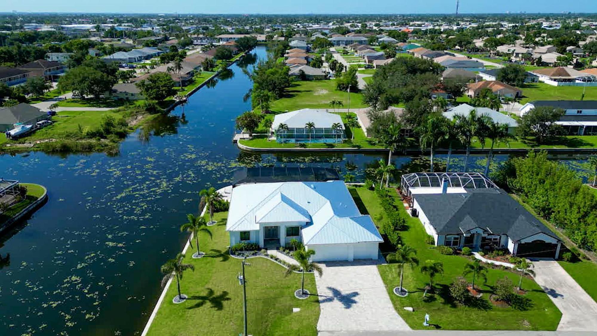 Brandnew Villa-puresun At Canal Intersection, Heated Saltwater Pool And Spa, Facing South * Cape Coral