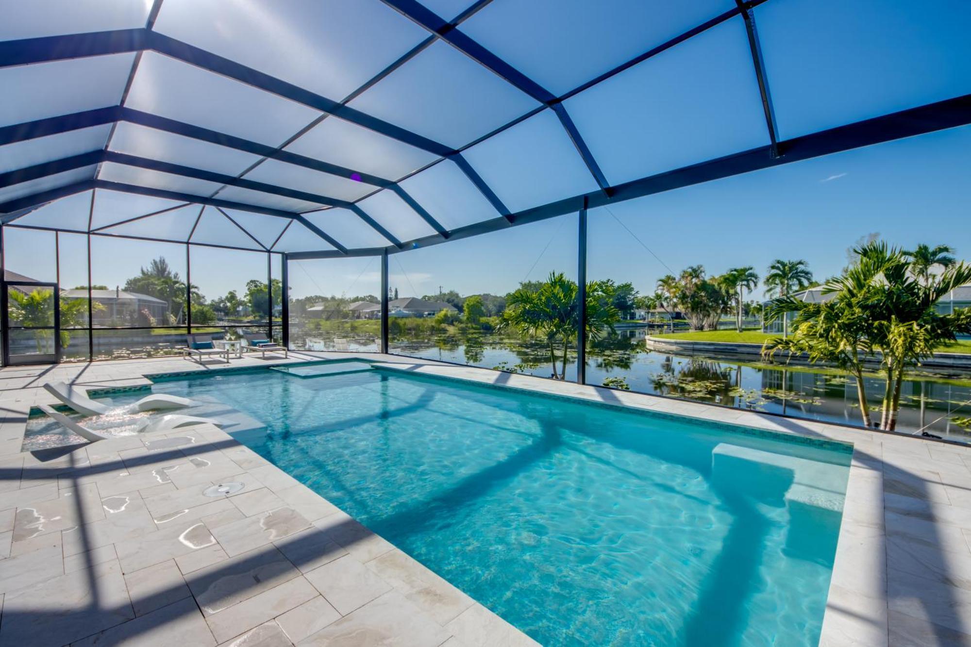 Villa Brandnew Villa-puresun At Canal Intersection, Heated Saltwater Pool And Spa, Facing South Cape Coral
