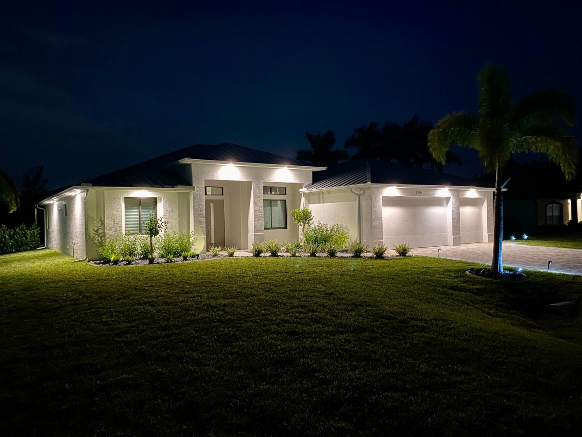 Brandnew Villa-puresun At Canal Intersection, Heated Saltwater Pool And Spa, Facing South Cape Coral