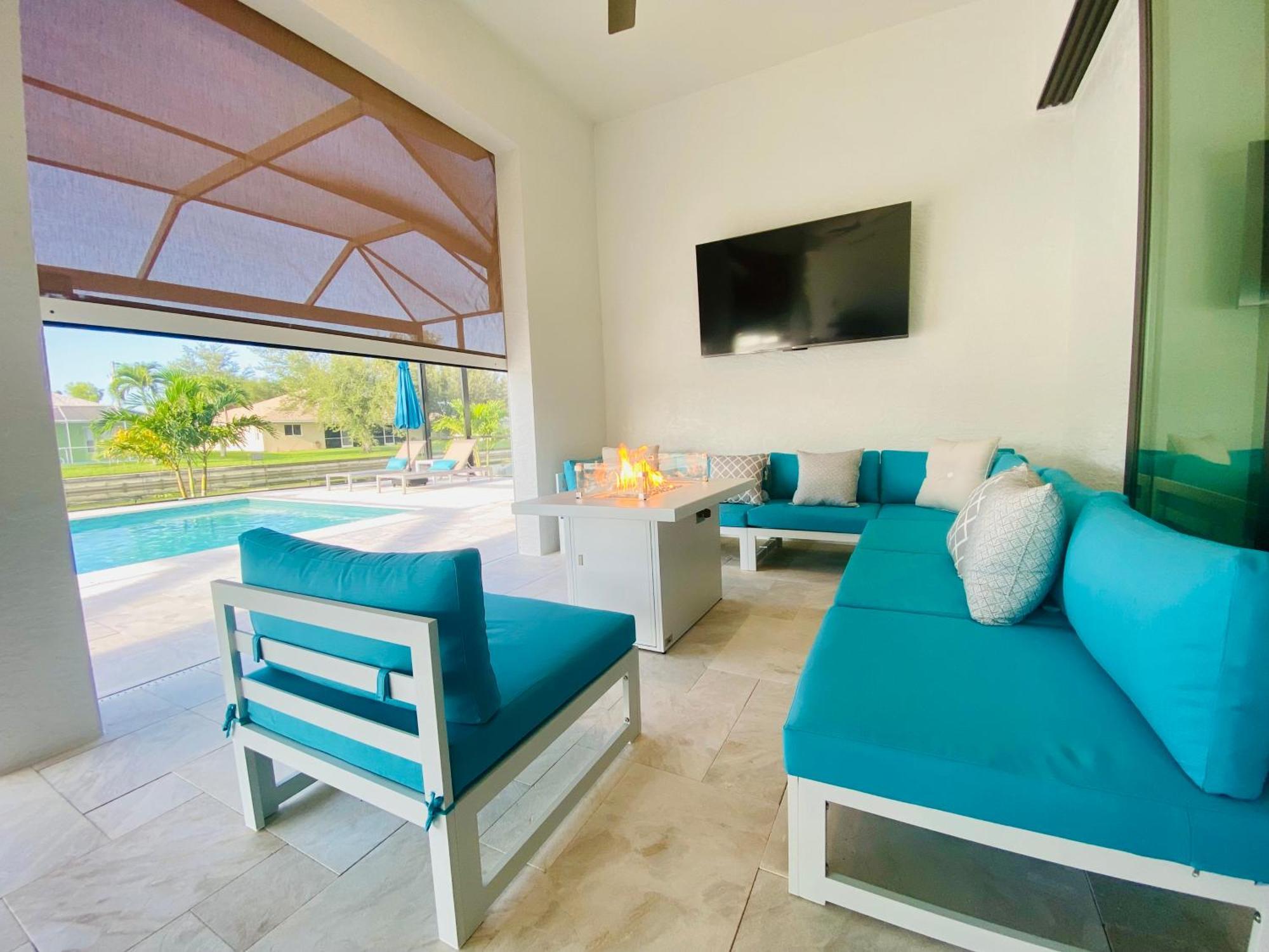 Brandnew Villa-puresun At Canal Intersection, Heated Saltwater Pool And Spa, Facing South