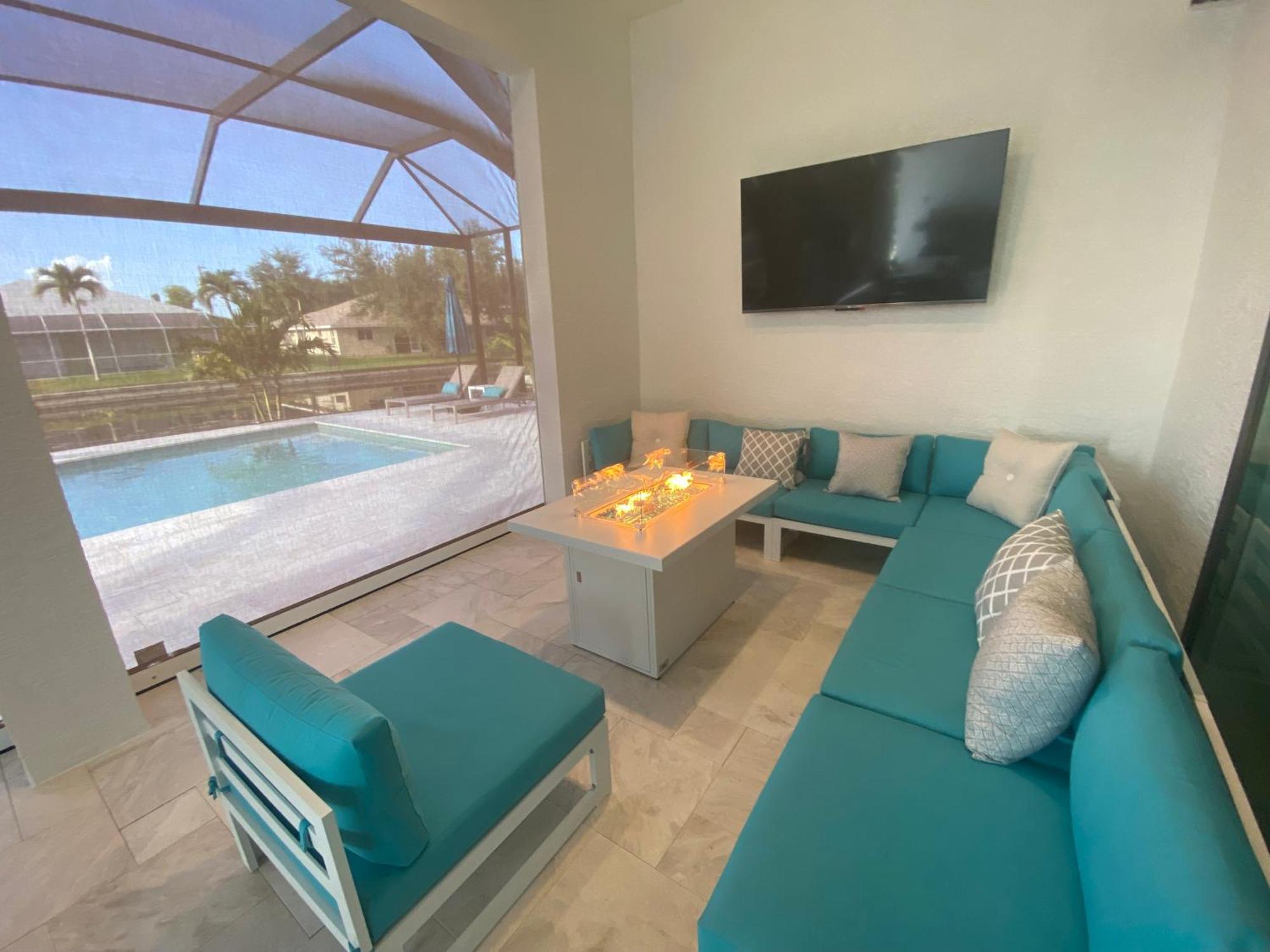 Brandnew Villa-puresun At Canal Intersection, Heated Saltwater Pool And Spa, Facing South Villa Cape Coral
