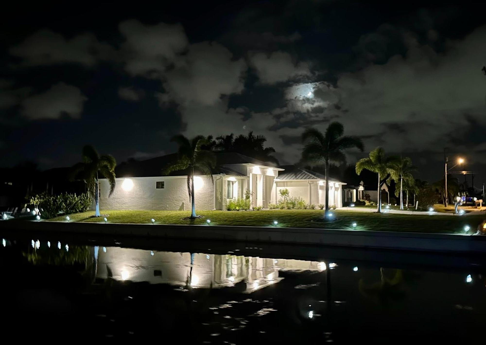 Brandnew Villa-puresun At Canal Intersection, Heated Saltwater Pool And Spa, Facing South *
