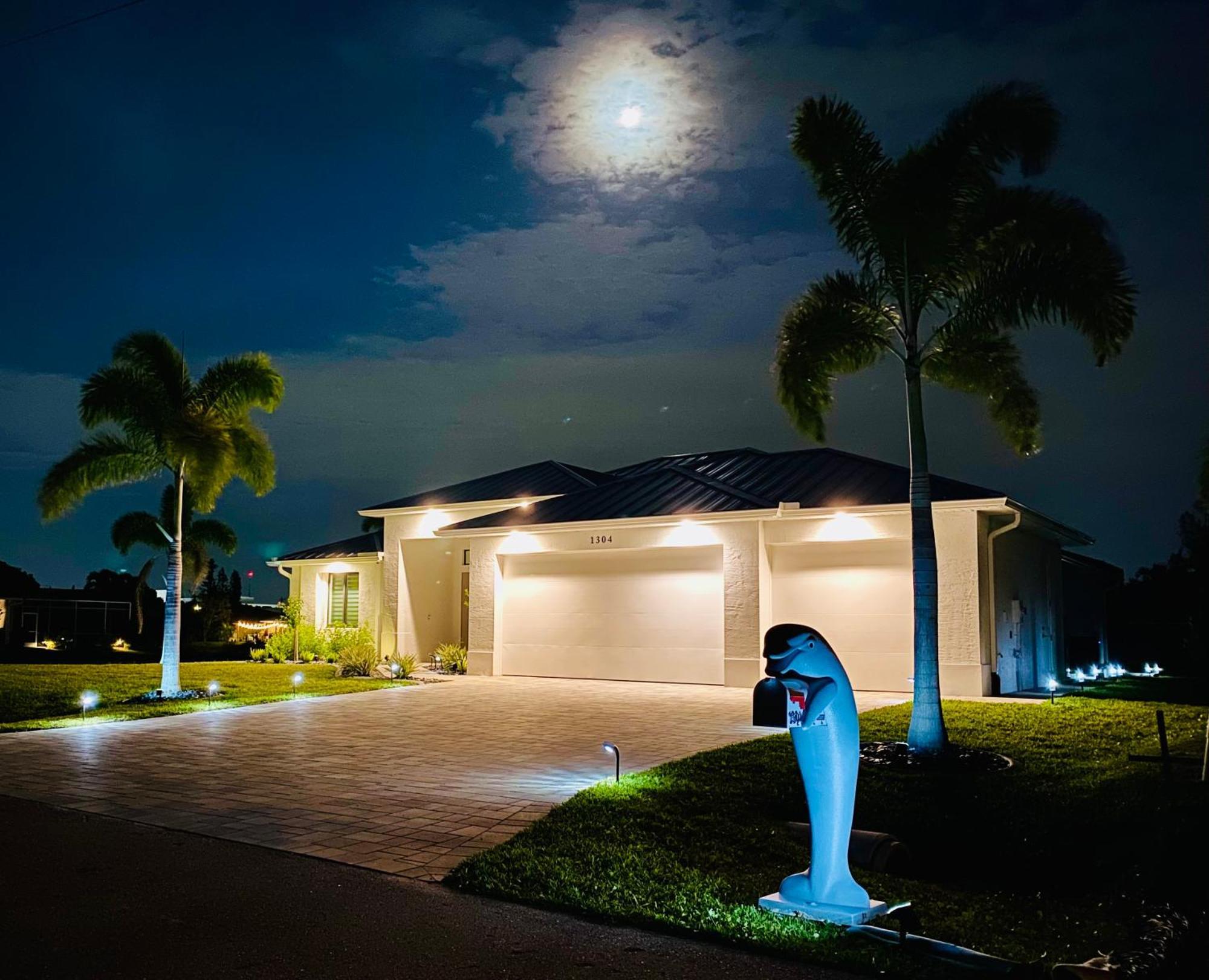 Brandnew Villa-puresun At Canal Intersection, Heated Saltwater Pool And Spa, Facing South Cape Coral