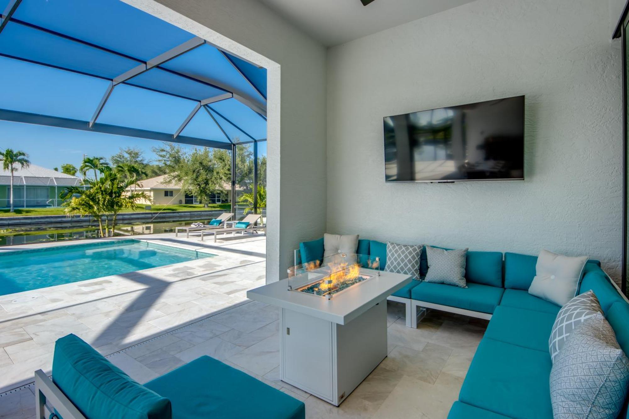 Villa Brandnew Villa-puresun At Canal Intersection, Heated Saltwater Pool And Spa, Facing South Cape Coral