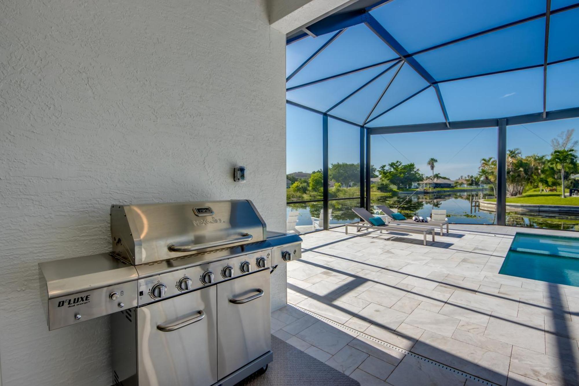 Brandnew Villa-puresun At Canal Intersection, Heated Saltwater Pool And Spa, Facing South Villa Cape Coral