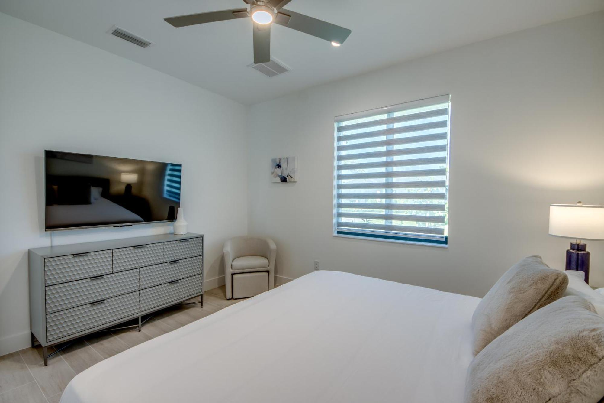 Brandnew Villa-puresun At Canal Intersection, Heated Saltwater Pool And Spa, Facing South *