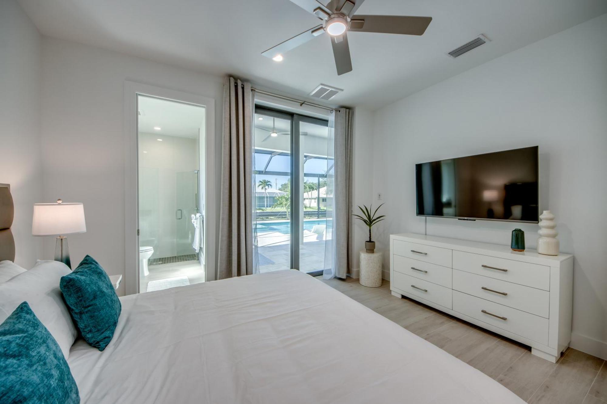 Brandnew Villa-puresun At Canal Intersection, Heated Saltwater Pool And Spa, Facing South Villa