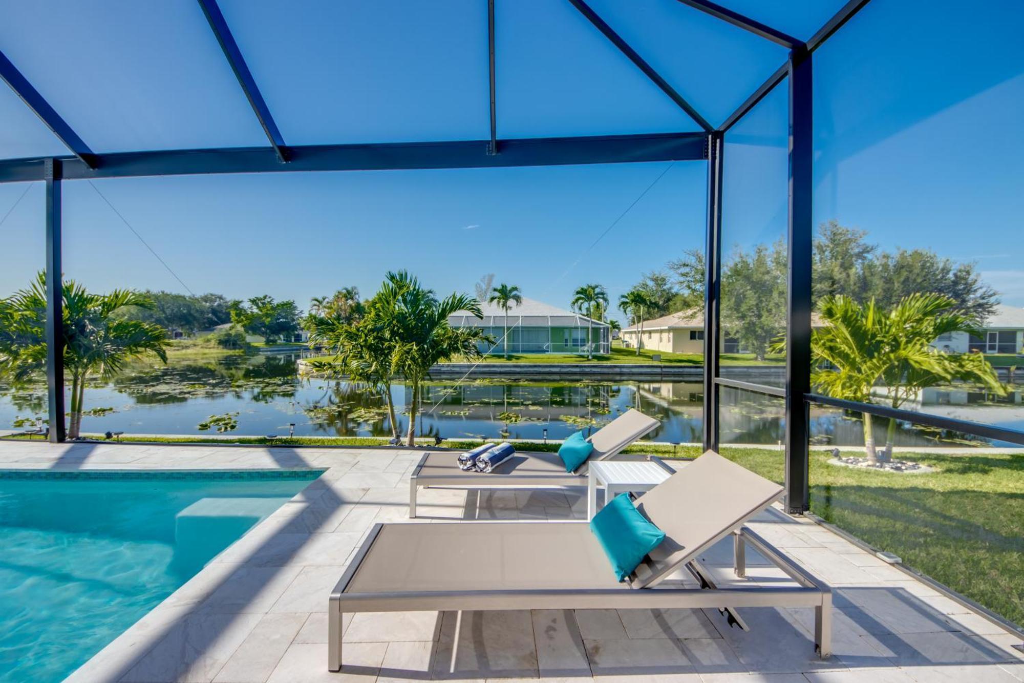 Villa Brandnew Villa-puresun At Canal Intersection, Heated Saltwater Pool And Spa, Facing South Cape Coral