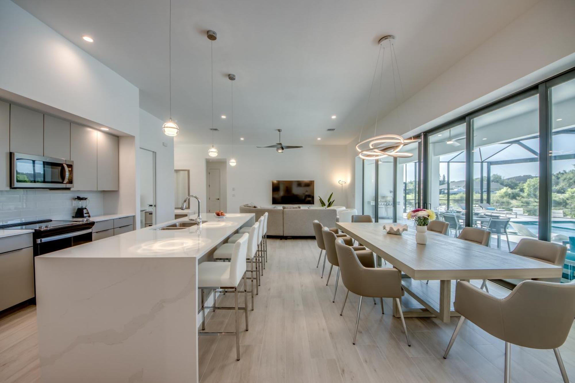 Brandnew Villa-puresun At Canal Intersection, Heated Saltwater Pool And Spa, Facing South Villa Cape Coral