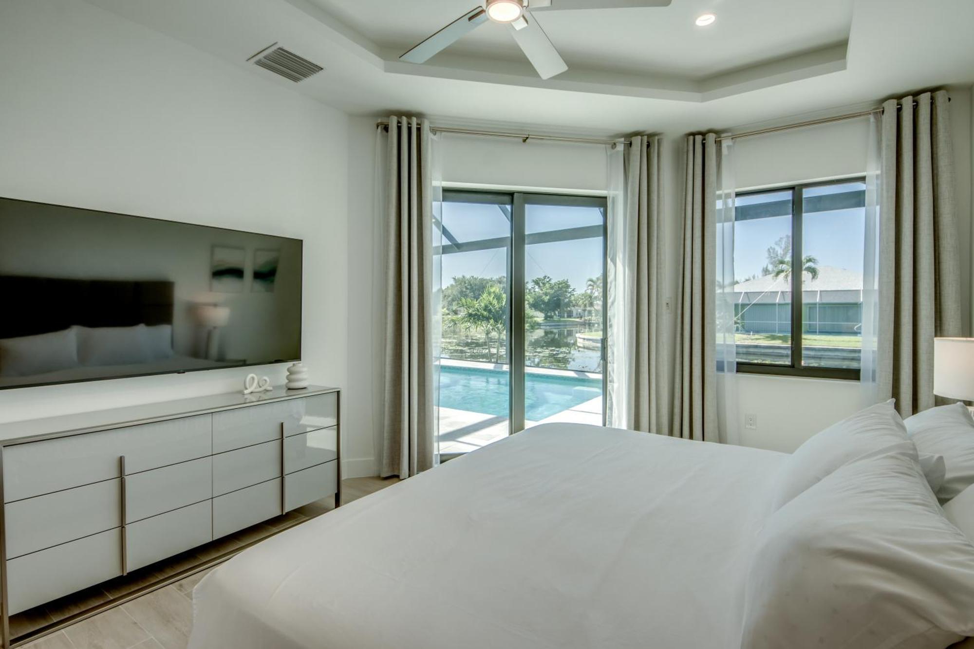 Brandnew Villa-puresun At Canal Intersection, Heated Saltwater Pool And Spa, Facing South