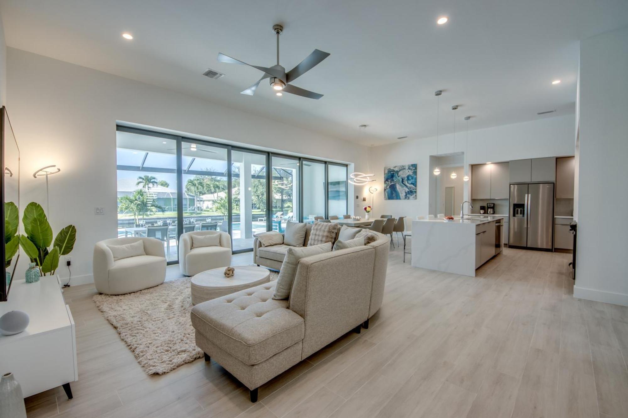 Villa Brandnew Villa-puresun At Canal Intersection, Heated Saltwater Pool And Spa, Facing South Cape Coral