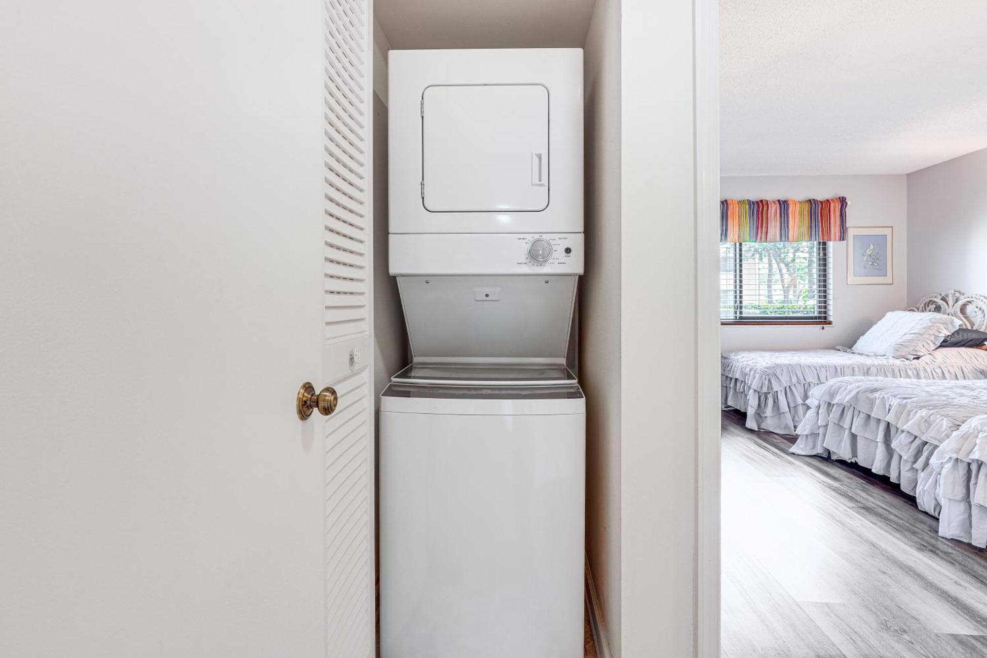 Apartment With Patio And Amenities In Pierce!