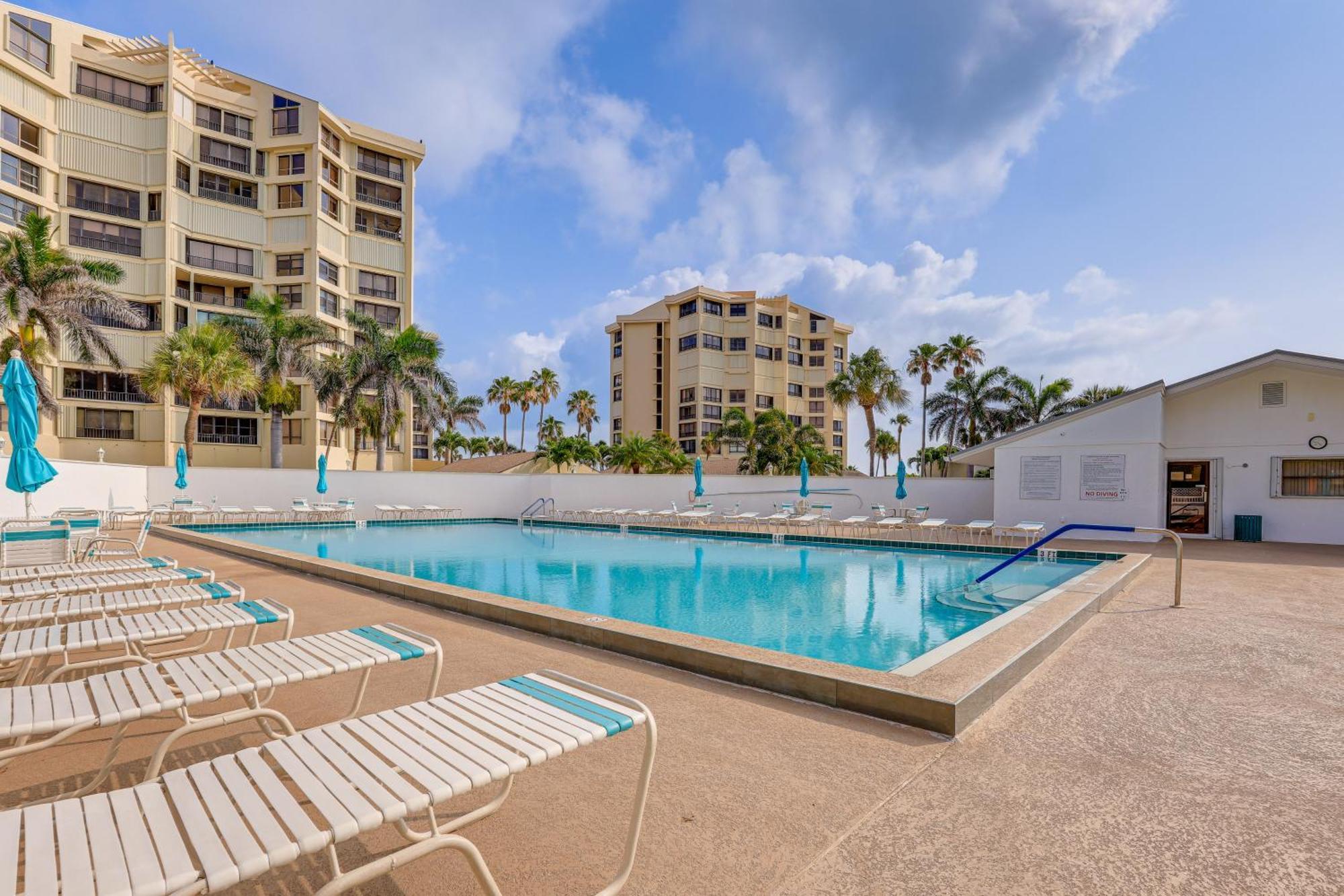 With Patio And Amenities In Pierce! * Fort Pierce