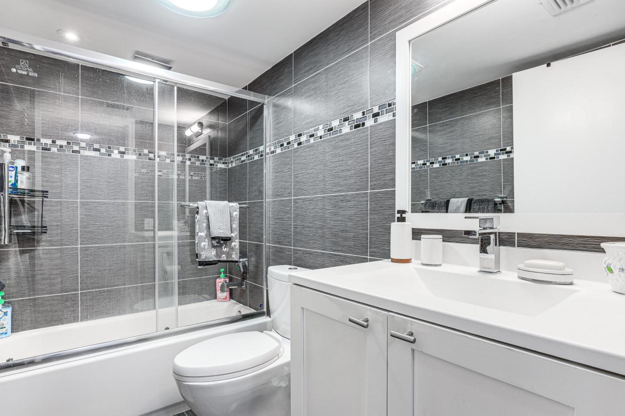 With Patio And Amenities In Pierce! *